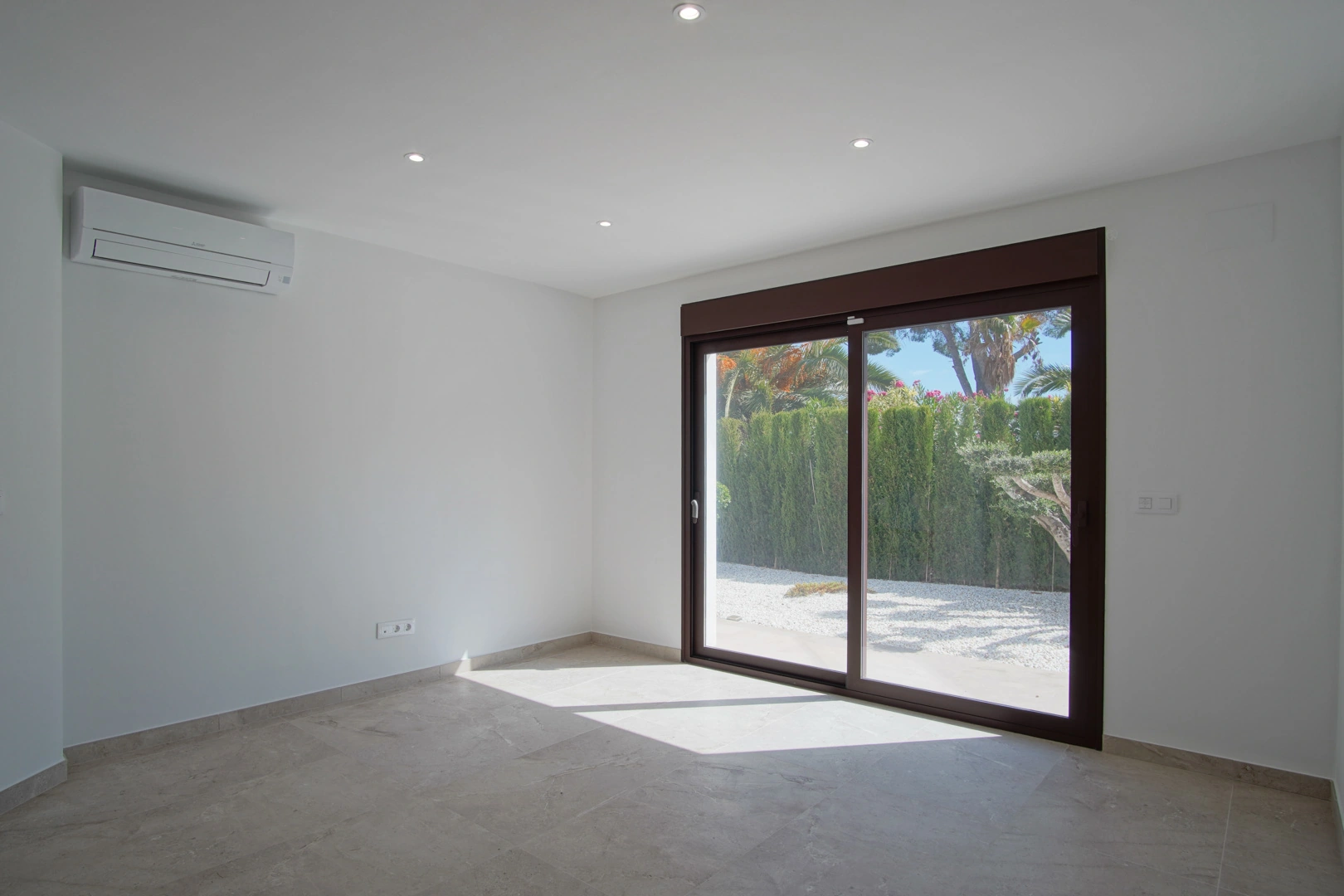 Villa moderna con vistas panorámicas al mar a la venta en Denia