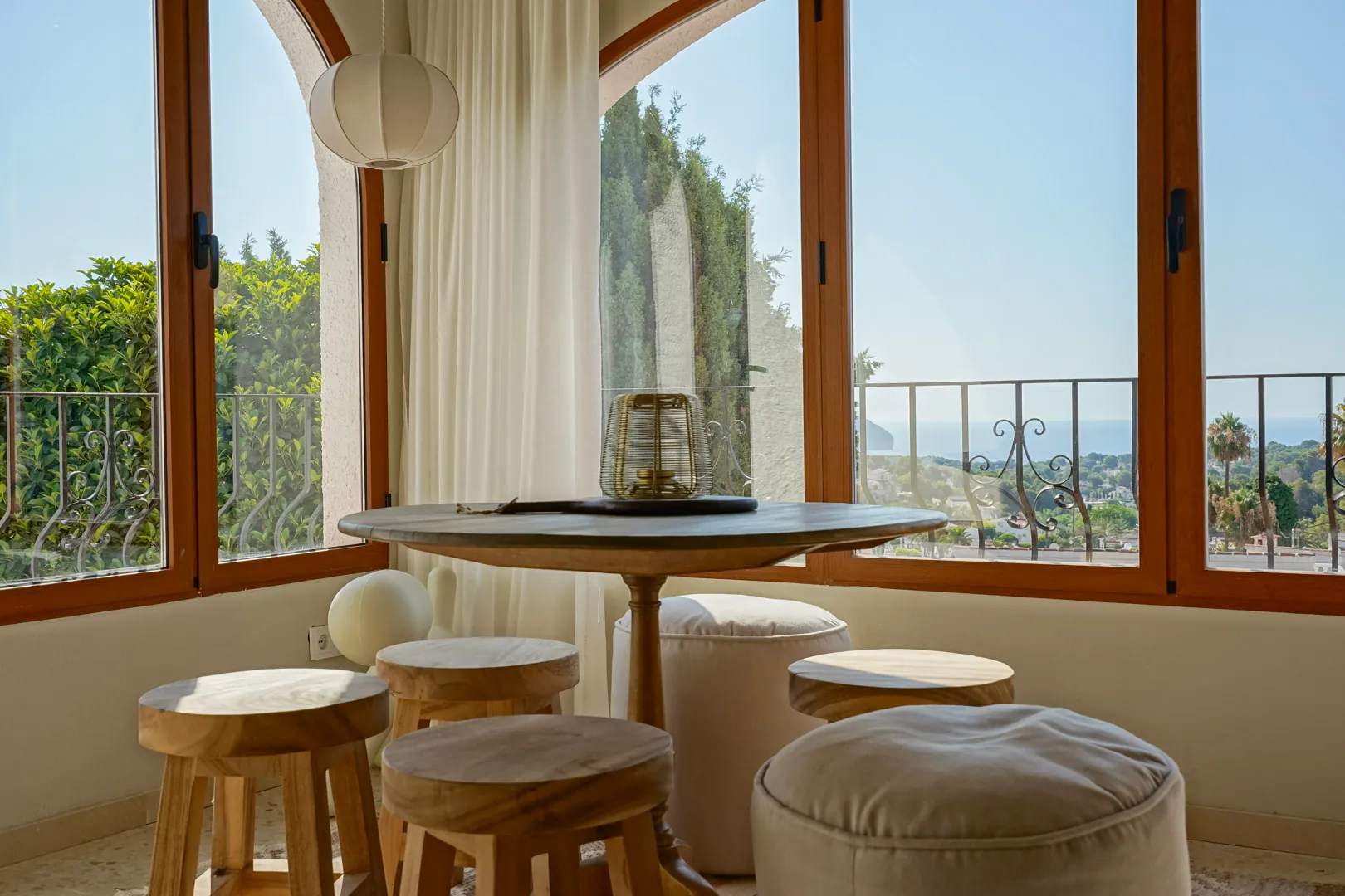 Exklusive renovierte mediterrane Villa mit 4 Schlafzimmern und Meerblick zum Verkauf in Moraira.
