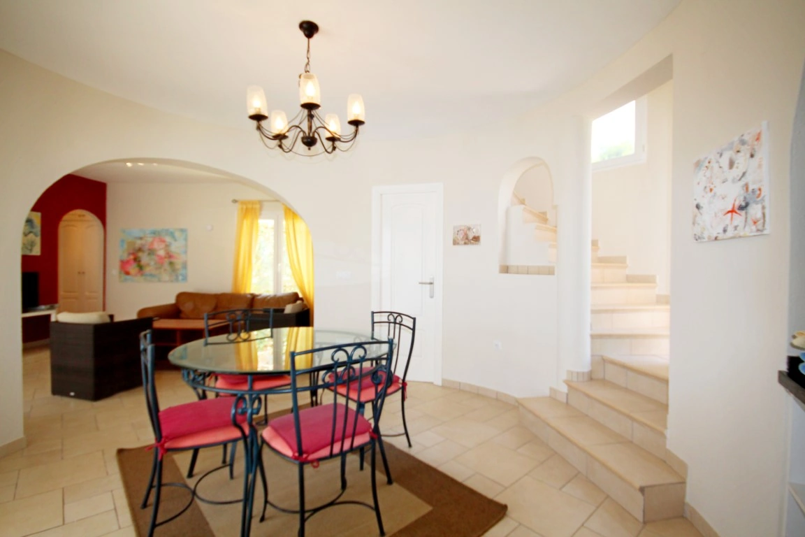 Villa de luxe exclusive à vendre à Javea avec vue panoramique.