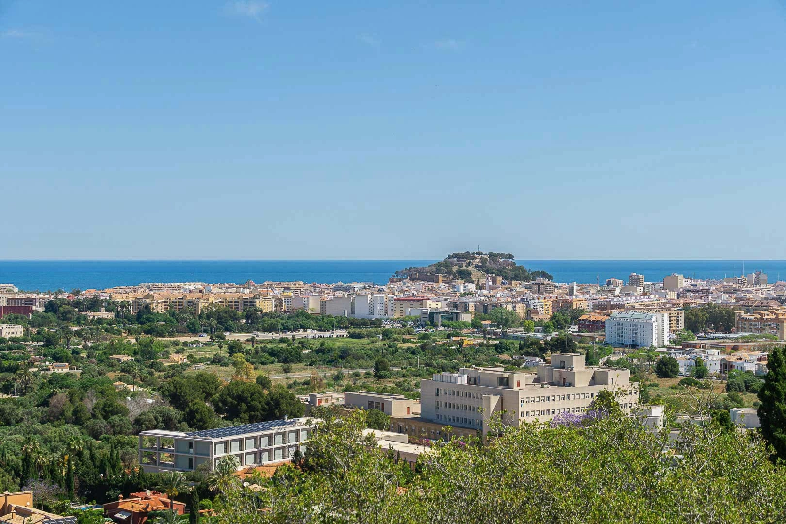 Casa de campo para reformar con gran parcela a la venta en Denia