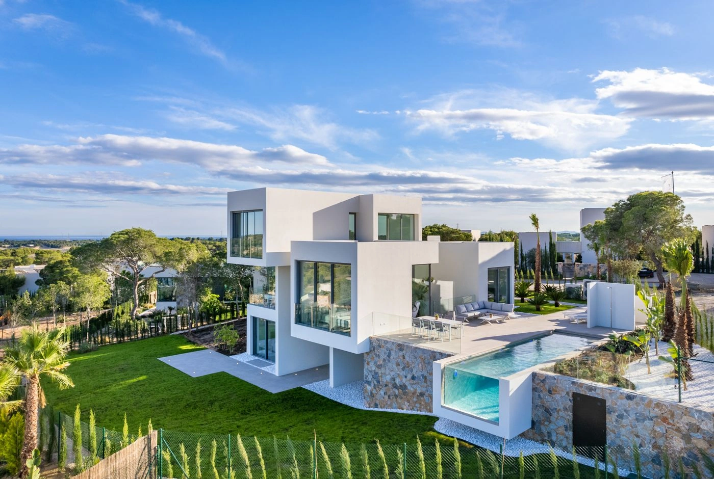 AR51090 - Villa de lujo en venta en Las Colinas Golf & Country Club