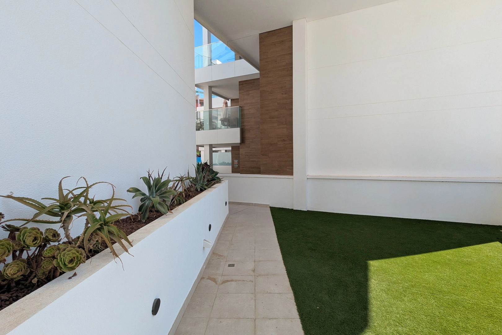 Ático con amplia terraza, en primera linea con vistas al mar y montaña, a la venta en Denia.