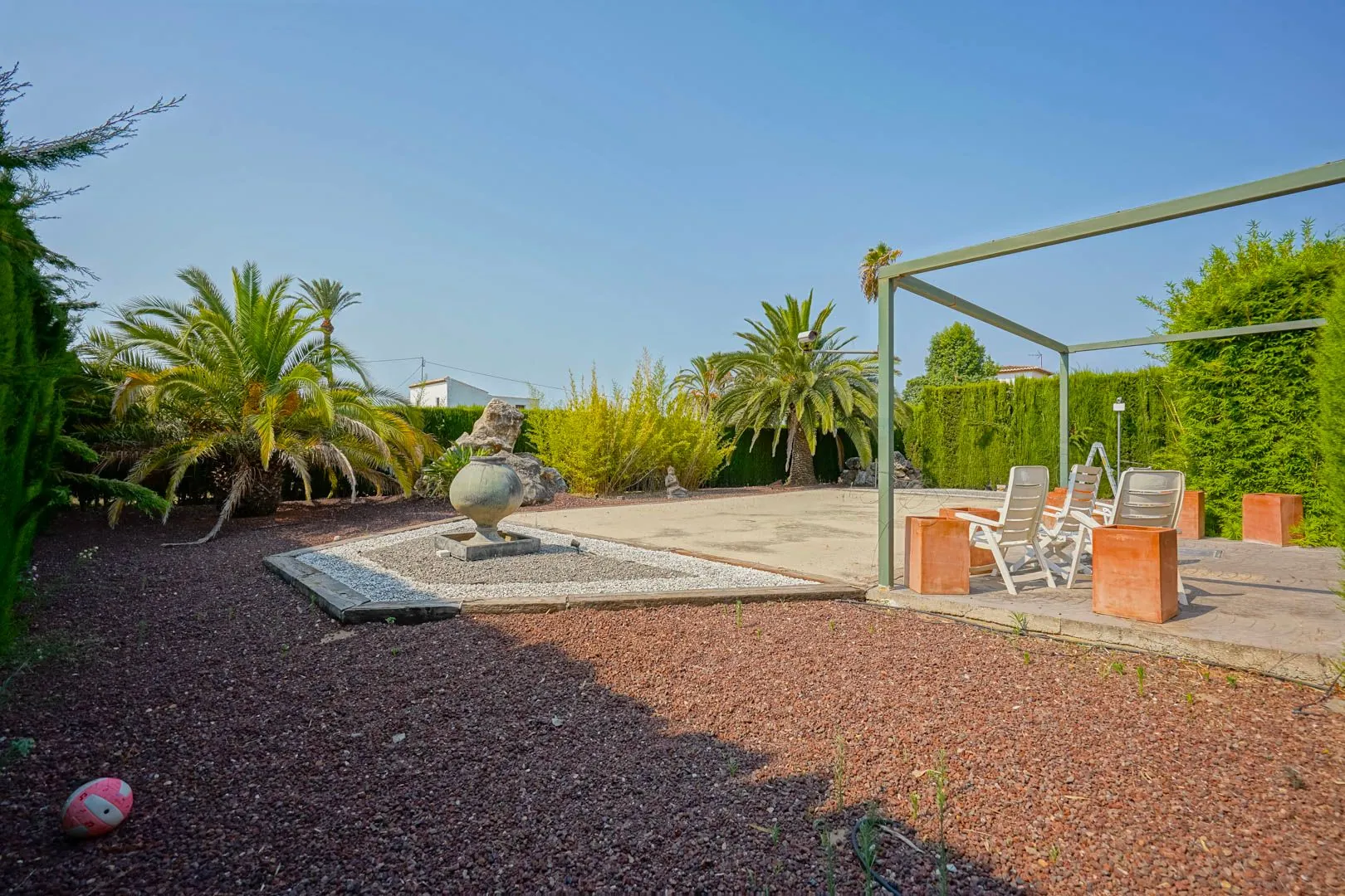 Local Comercial Multifuncional en Venta en una Ubicación Estratégica en Jávea