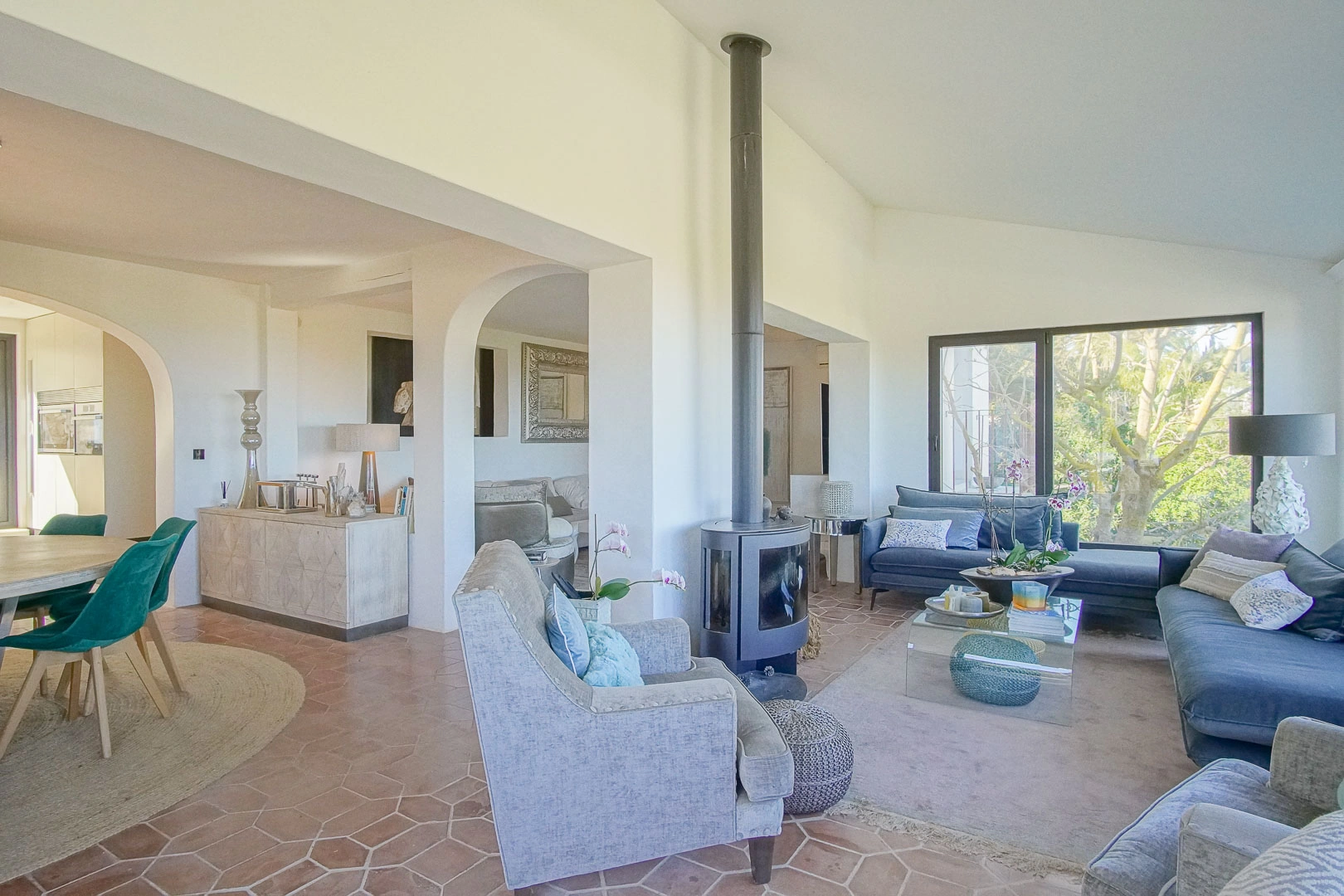 Superbe villa de style rustique avec vue sur la mer et le Montgo.