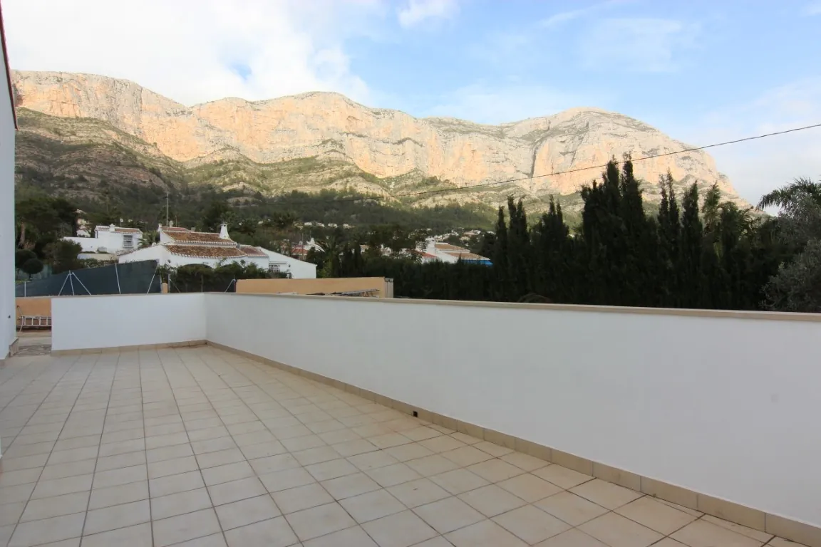 Unieke kans in Jávea – Ruime winkelruimte met meerdere mogelijkheden