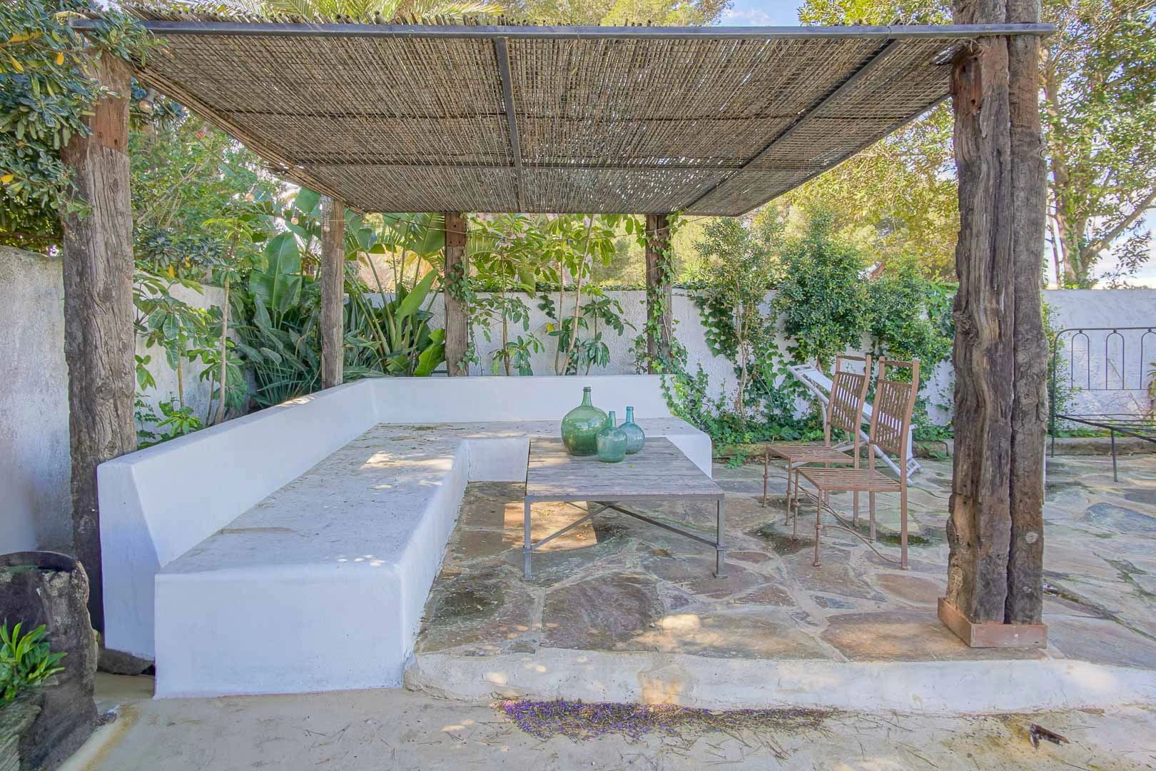 Superbe villa de style rustique avec vue sur la mer et le Montgo.