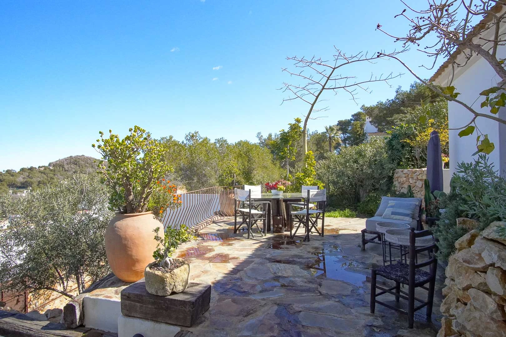 Superbe villa de style rustique avec vue sur la mer et le Montgo.