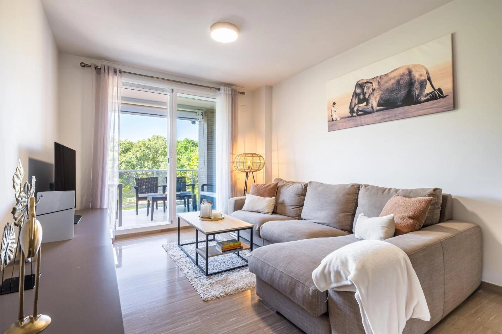 2-bedroom apartment for sale in Javea in urbanization with pool and garden