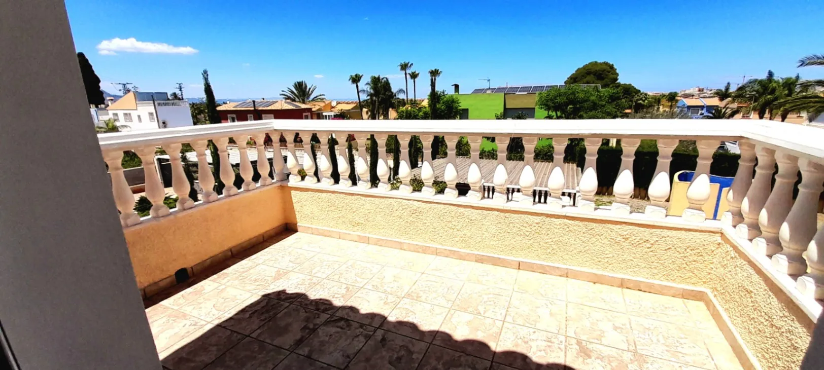 Villa avec 4 chambres à vendre à Dénia, proche des commerces et du centre-ville.