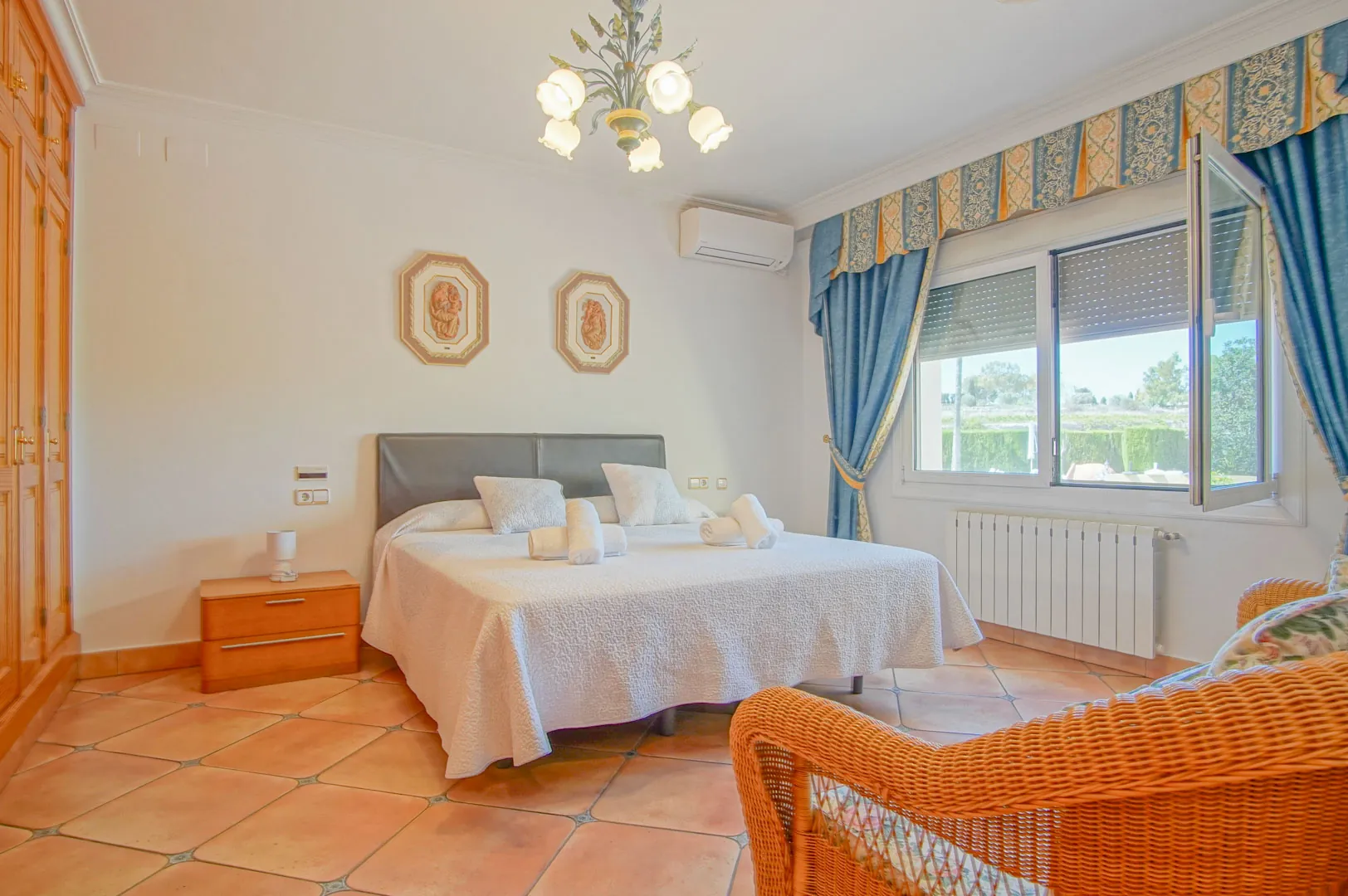 Villa con 3 casas de invitados en venta en Benissa
