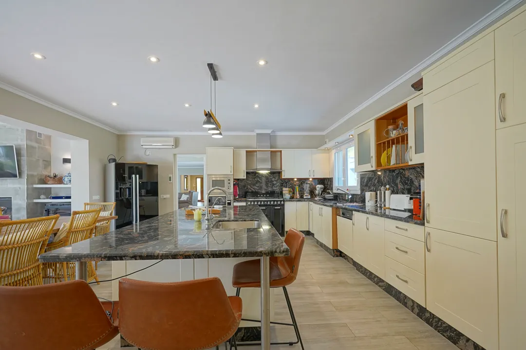 Preciosa villa de una sola planta en venta en el Montgo, Javea