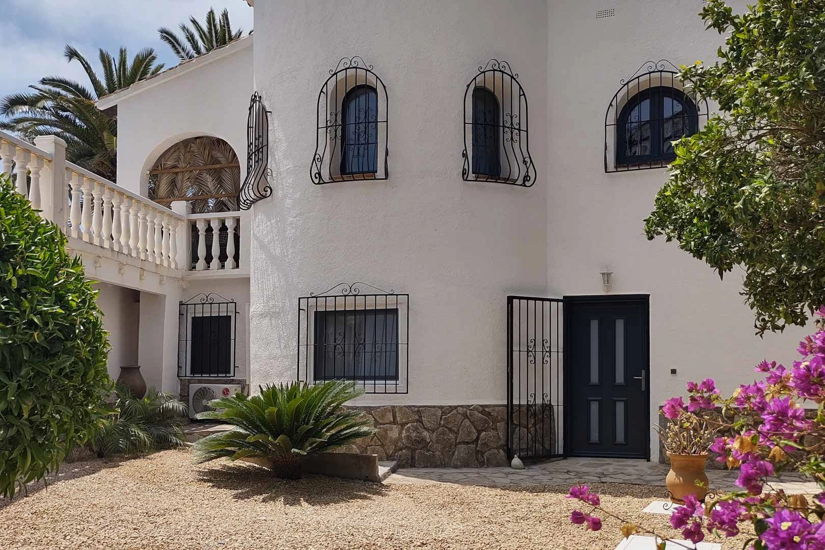 Villa mediterranea con vista mare in vendita a Benissa.