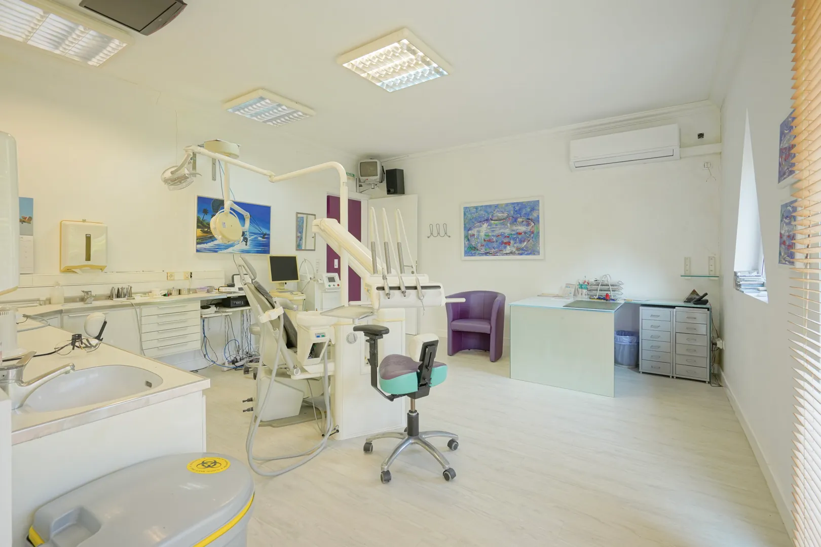 Local Comercial Multifuncional en Venta en una Ubicación Estratégica en Jávea