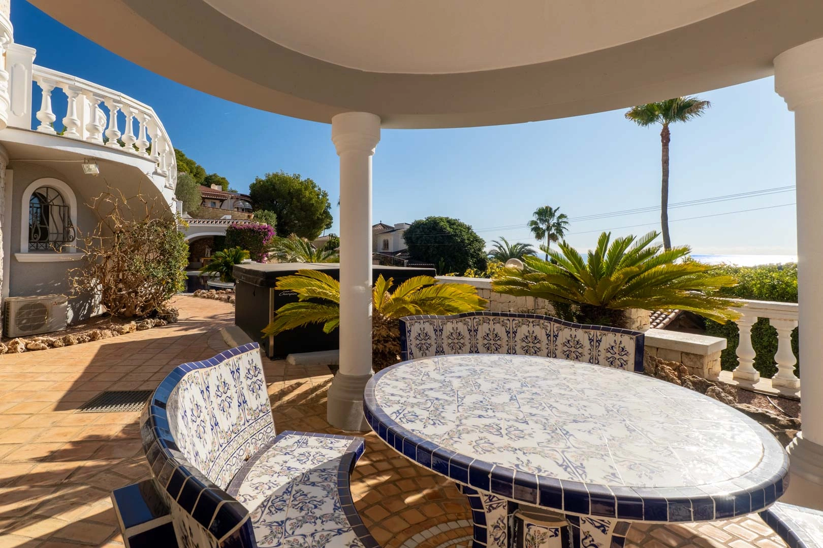 Mediterrane Villa mit Panoramablick auf das Meer zum Verkauf in Benissa.