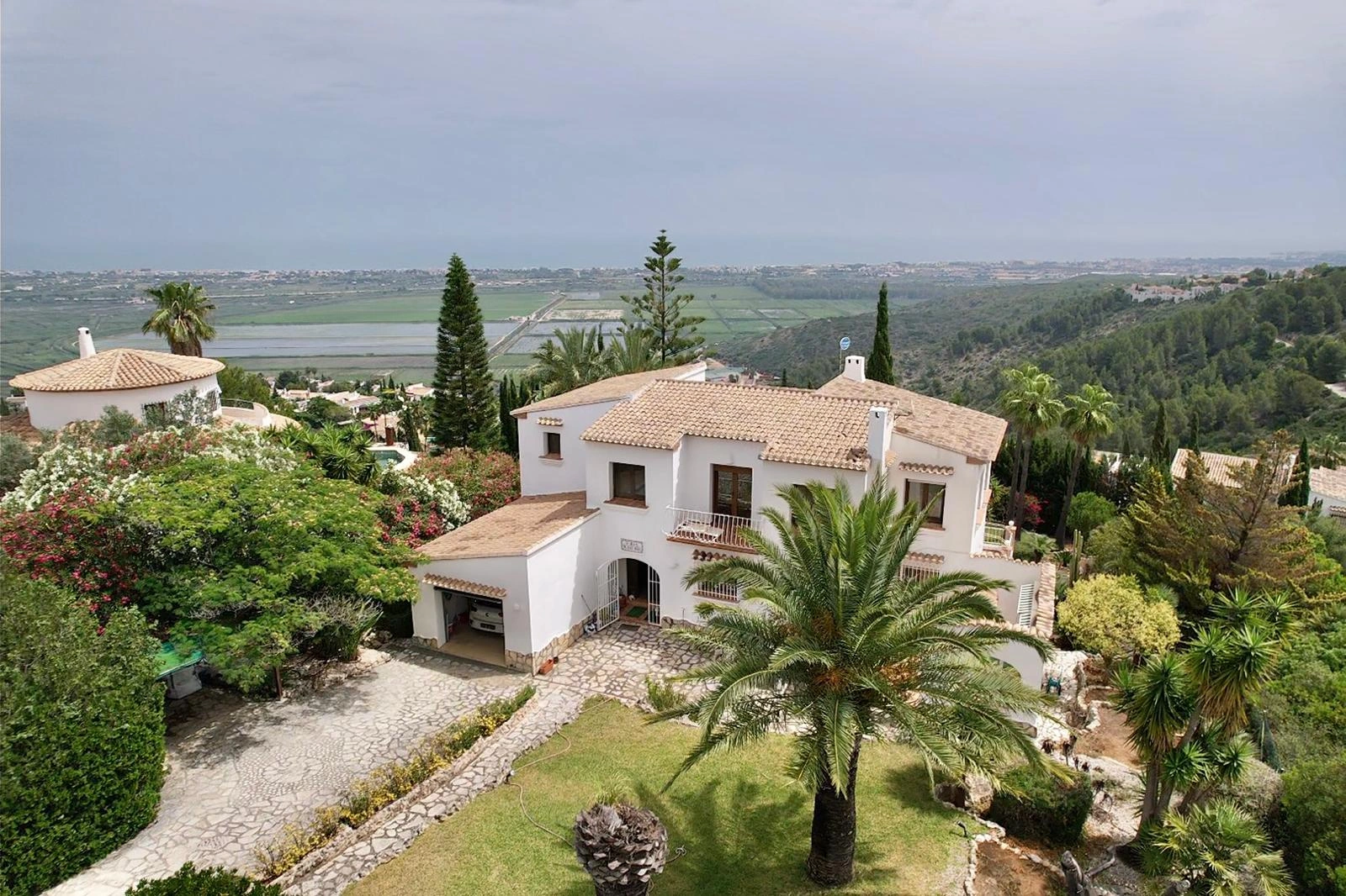 Villa de 4 dormitorios en venta en Montepego con vistas al mar