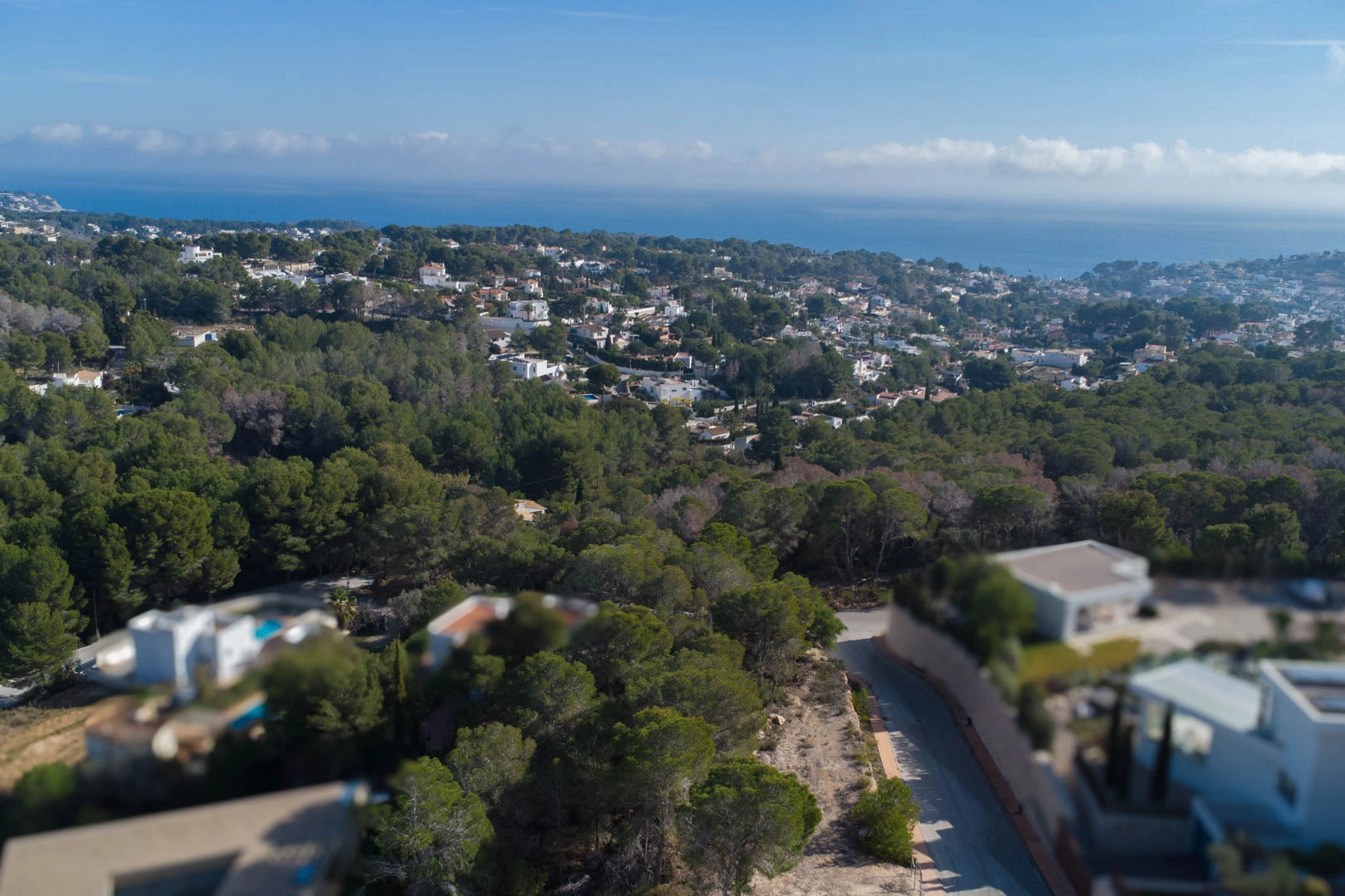 Parcela urbana con vista parziale sul mare in vendita a Benissa