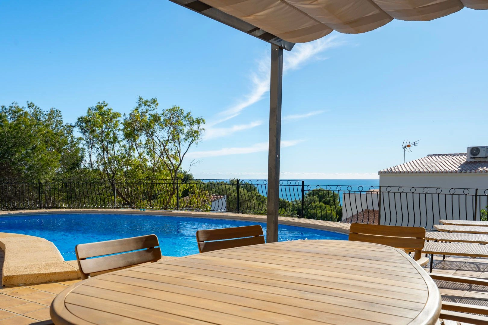 Traditionele villa met schitterend uitzicht op zee te koop in Ambolo, Jávea
