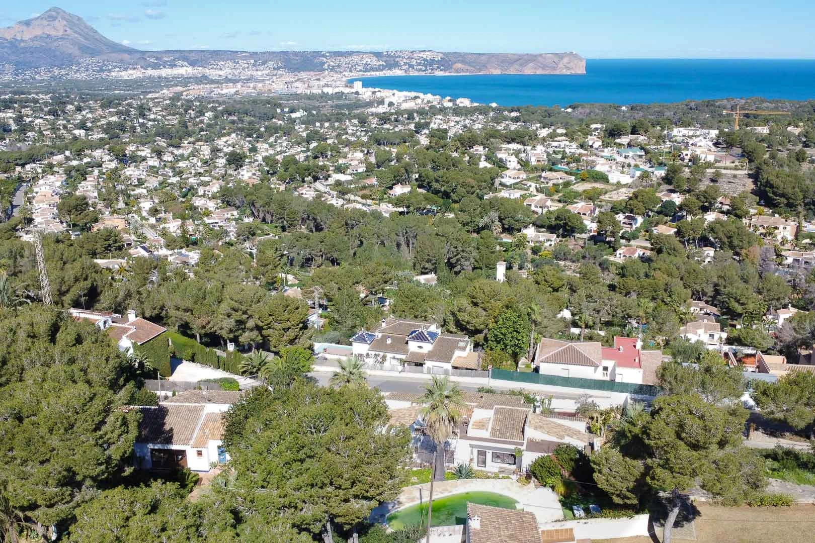 Superbe villa de style rustique avec vue sur la mer et le Montgo.