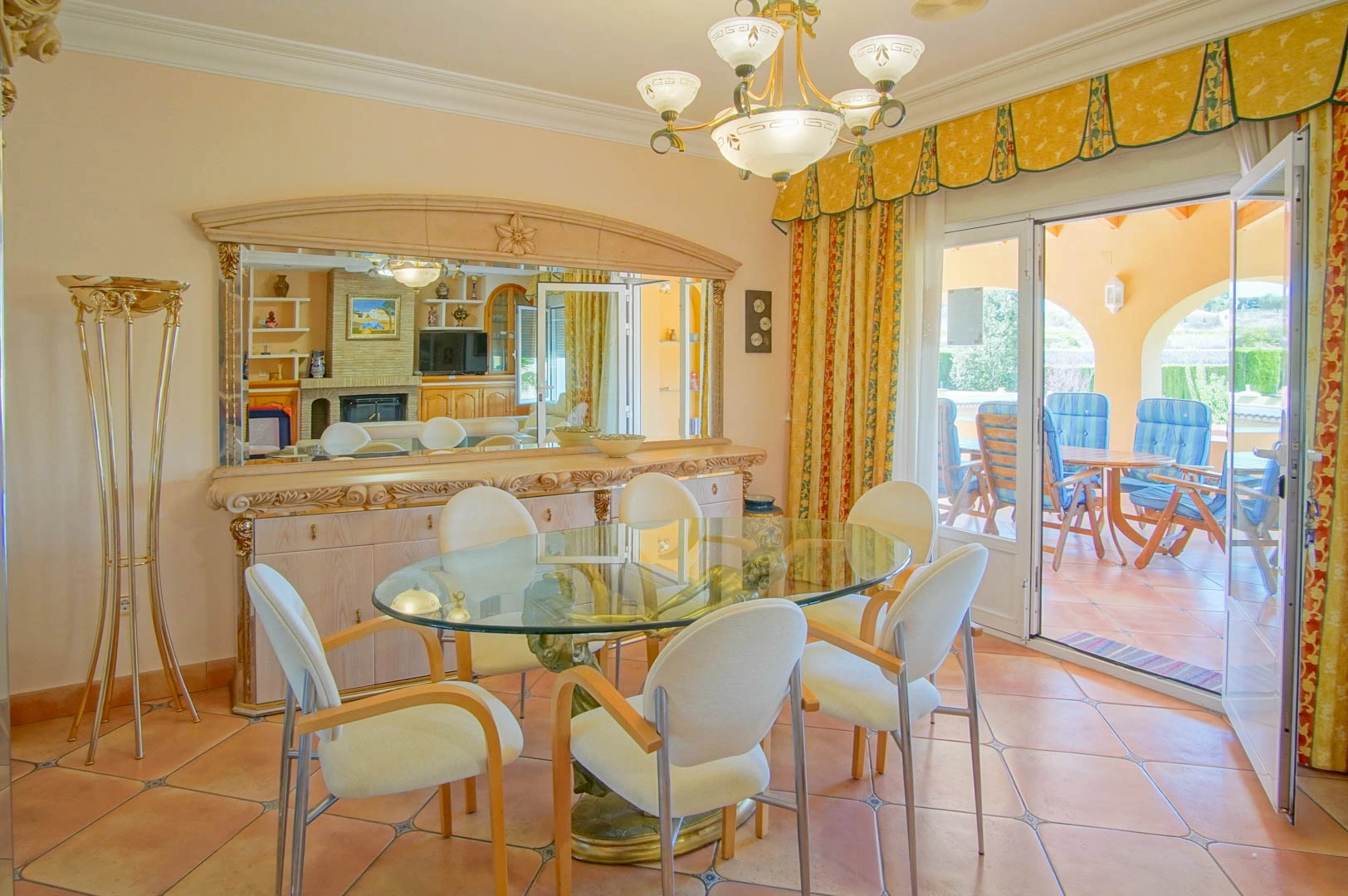 Villa con 3 casas de invitados en venta en Benissa