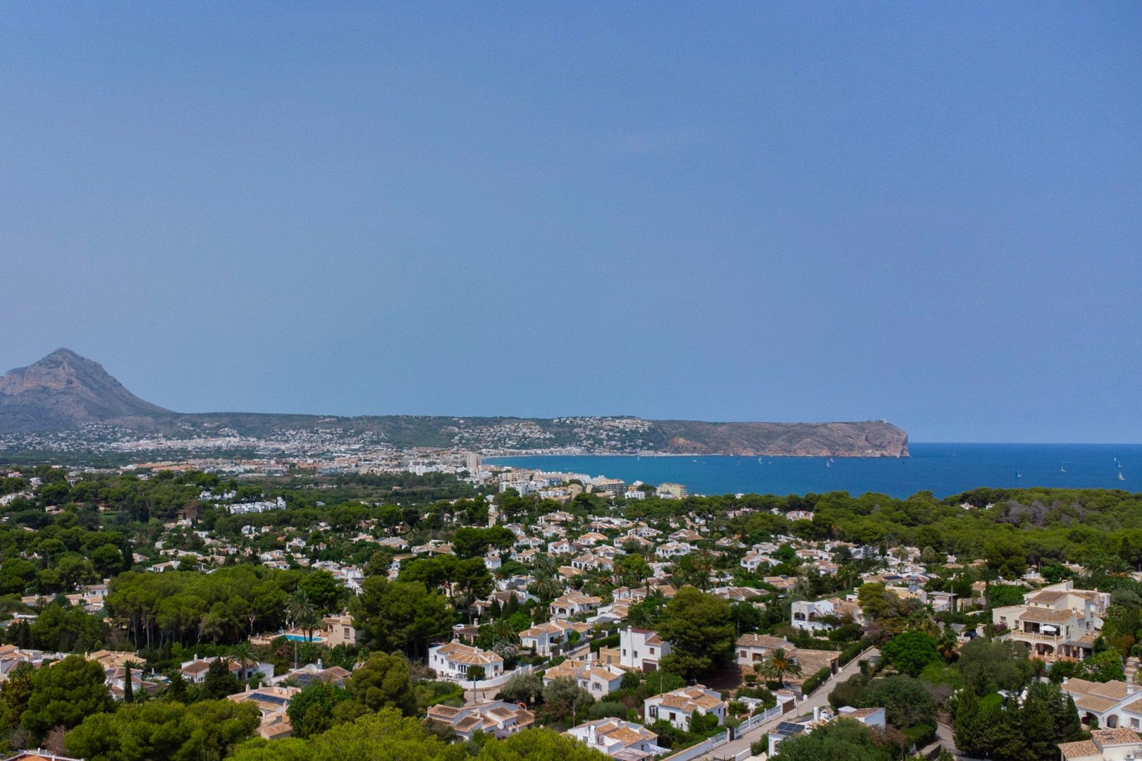 Amplia parcela edificable con vistas al mar en venta en Cap Marti Javea
