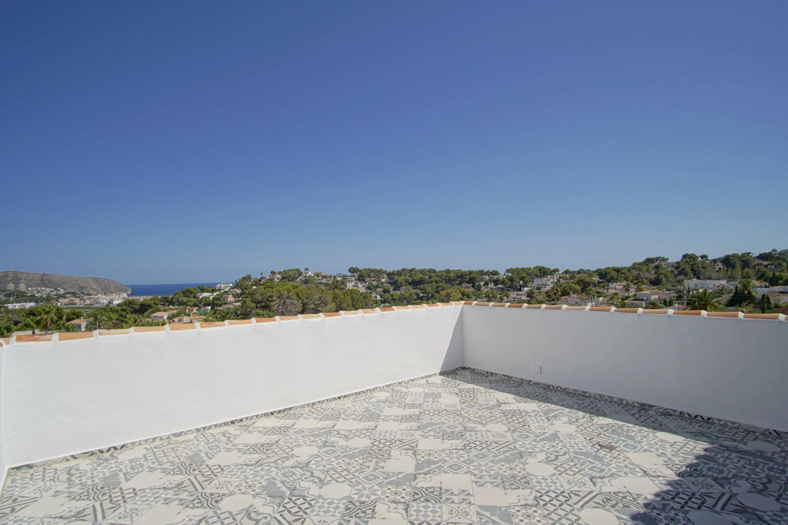 Villa tradicional mediterranea con vistas panoramicas al mar a la venta en Moraira.