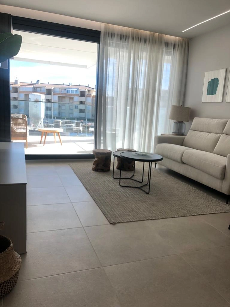 Piso de 3 dormitorios en primera linea de Playa en venta en Denia