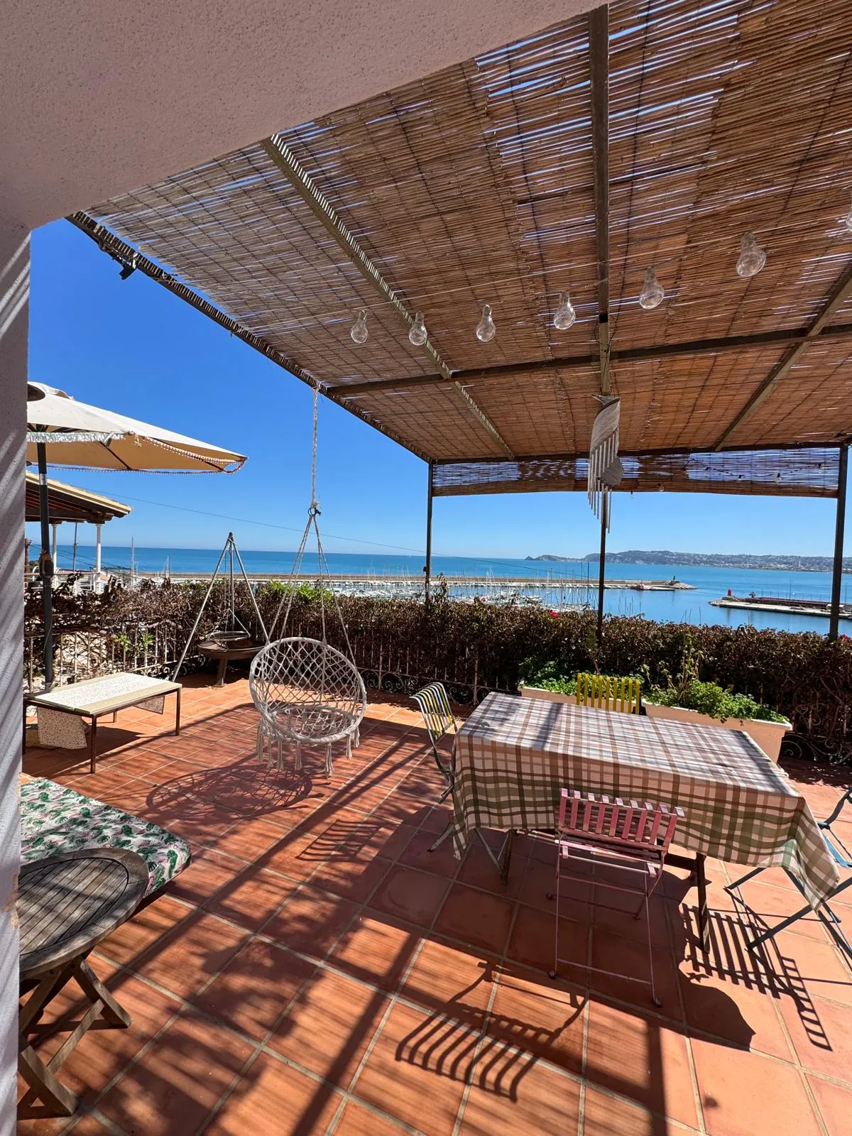 Se vende casa independiente en el puerto de Javea