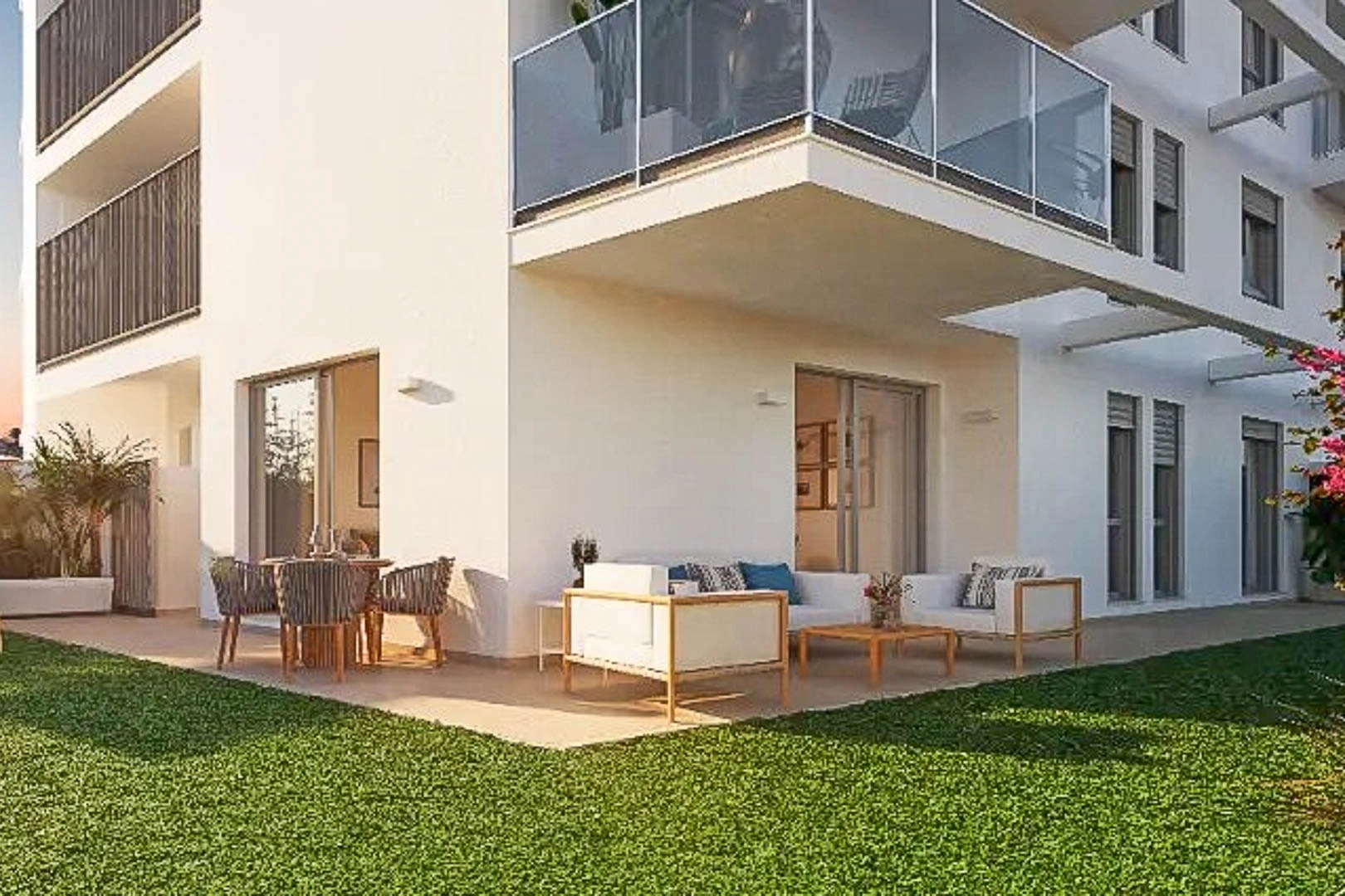 Urbanización de pisos modernos cercanos al centro y la playa, a la venta en Denia.
