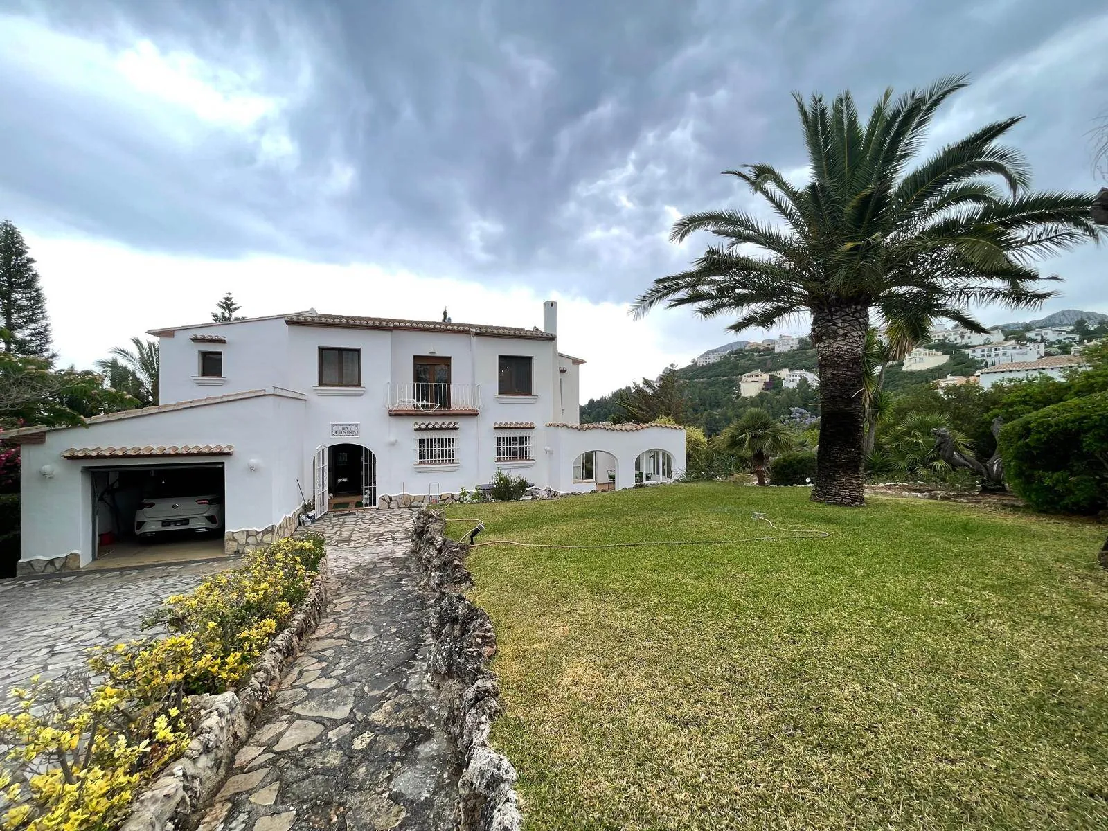 Villa de 4 dormitorios en venta en Montepego con vistas al mar