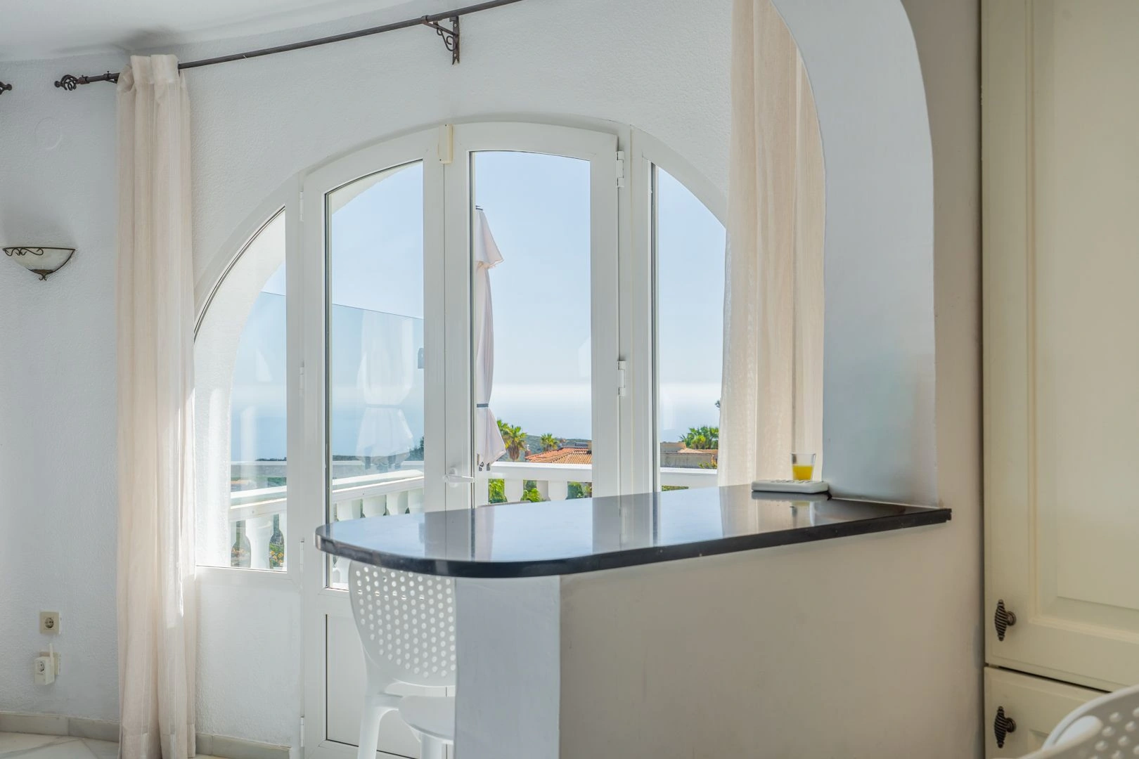 Villa tradizionale esclusiva con spettacolari viste sul mare a Cumbre del Sol