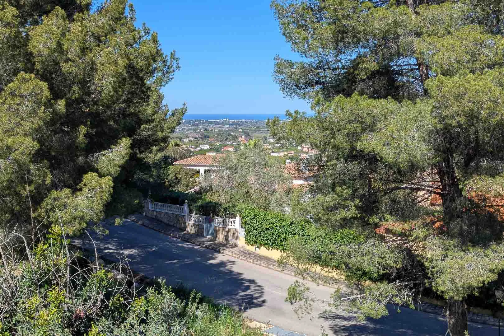 Complejo de villas independientes en construcción con piscina privada y vistas parciales al mar a la venta en pedreguer.