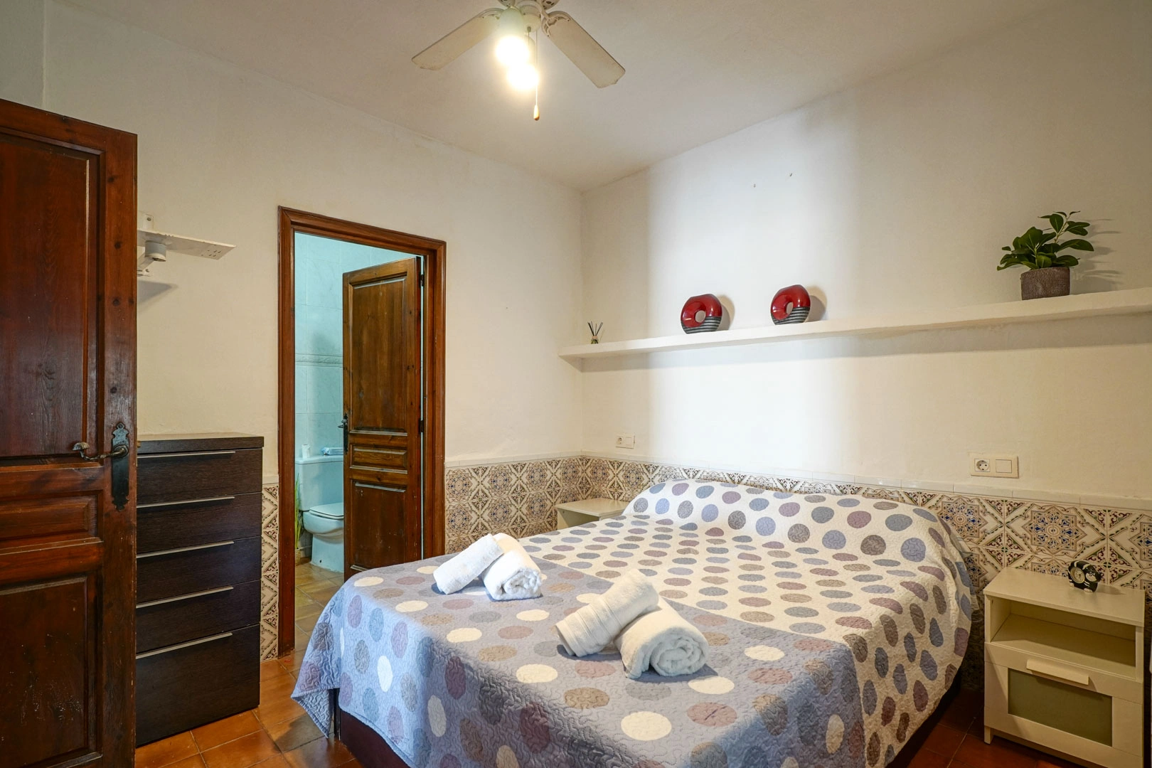 Elegante Apartamento con Terraza y Vistas Abiertas en Moraira