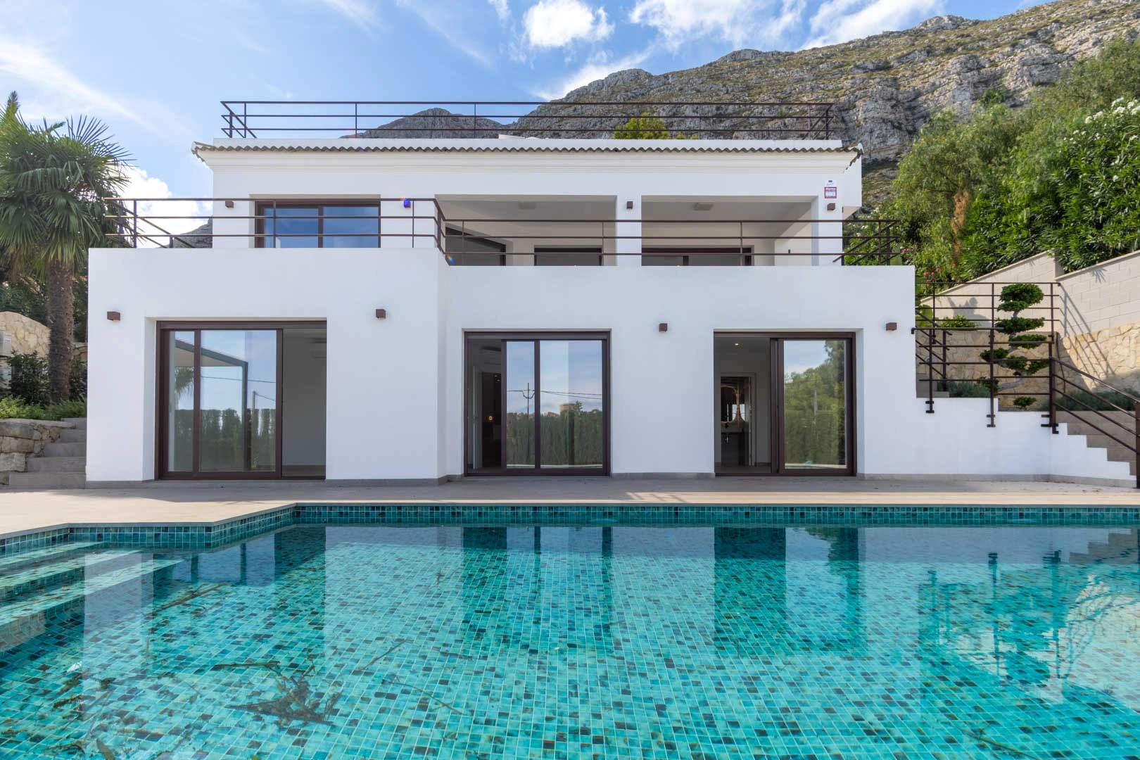 Villa moderna con vistas panorámicas al mar a la venta en Denia