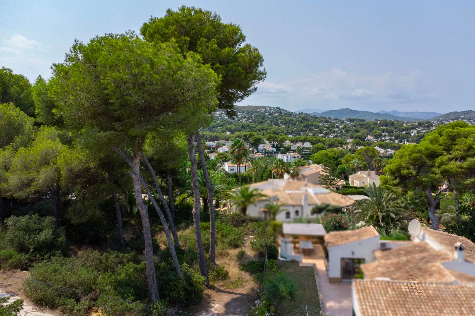 Amplia parcela edificable con vistas al mar en venta en Cap Marti, Jávea