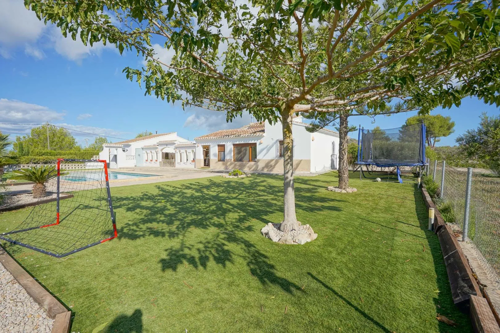 Spettacolare villa su grande terreno e piscina a Jávea