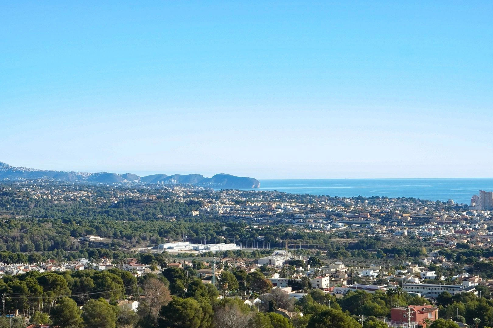 Villa con casa de invitados y vistas panoramicas al mar en venta en Calpe