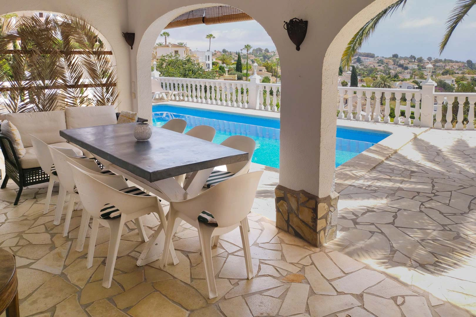 Villa mediterranea con vista mare in vendita a Benissa.