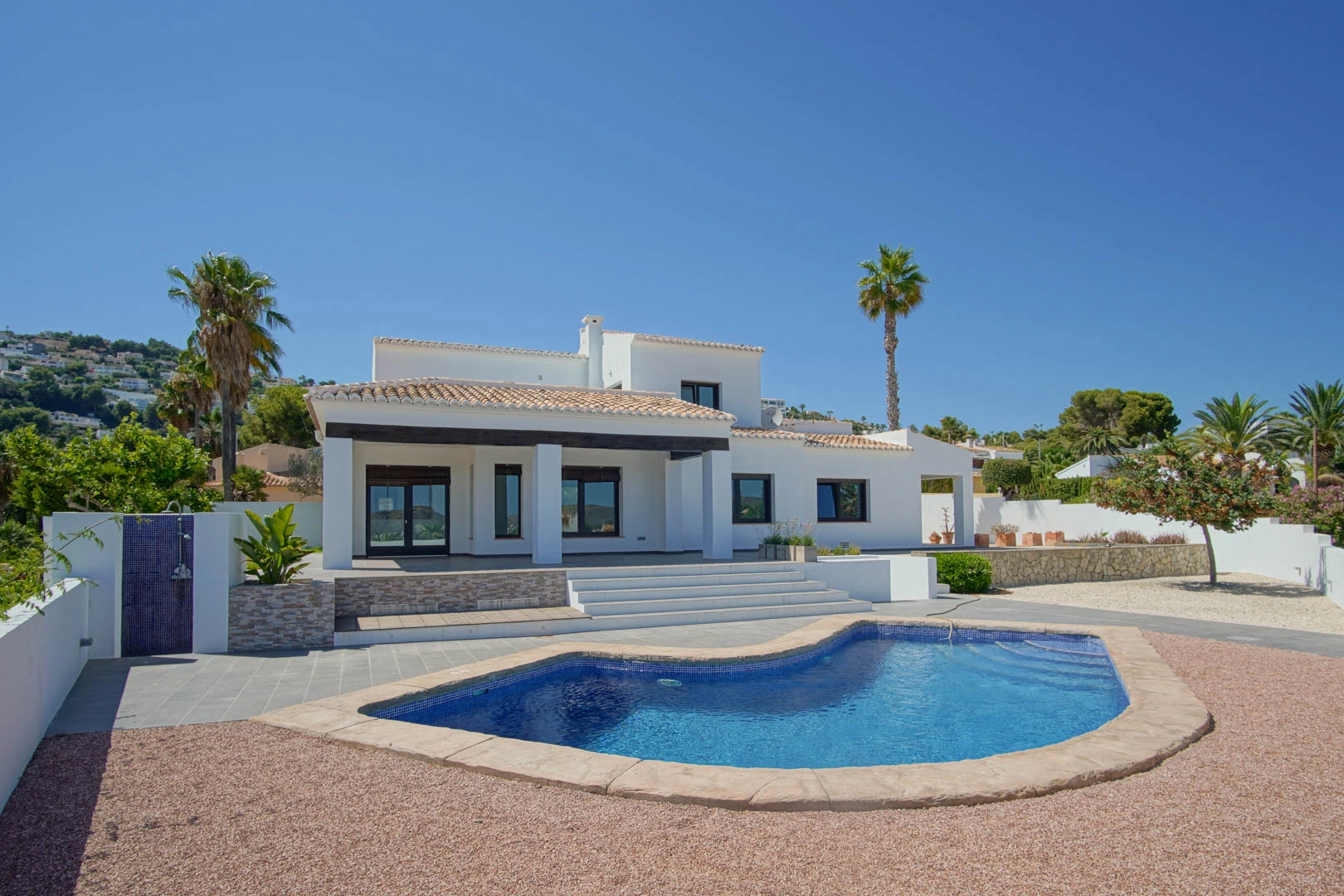 Villa tradicional mediterranea con vistas panoramicas al mar a la venta en Moraira.