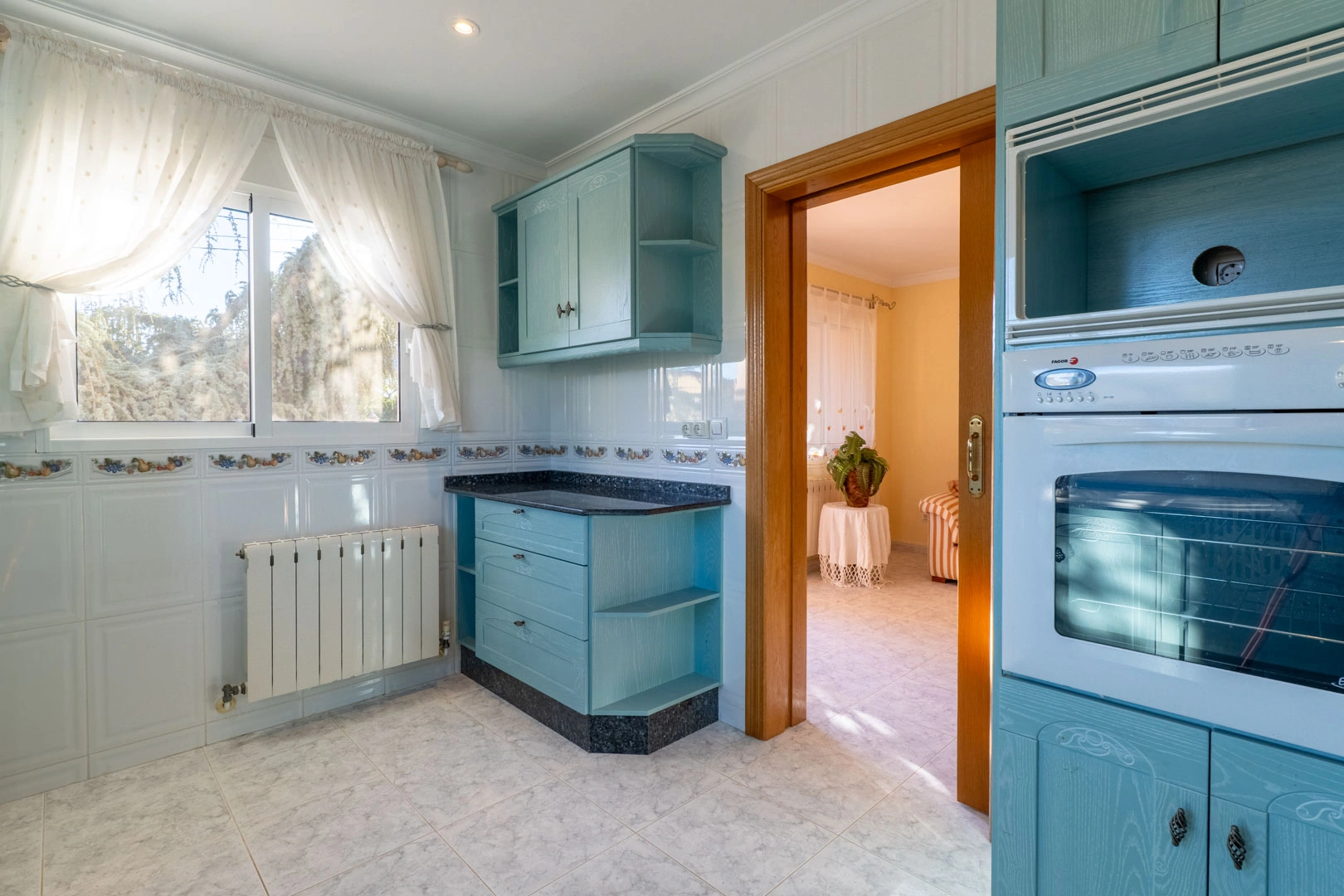 Villa de estilo mediterráneo a la venta en Jalón