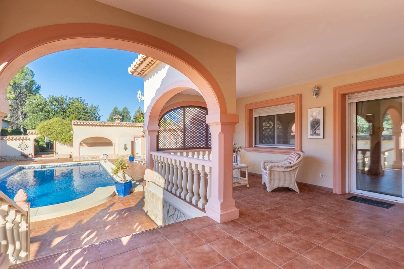 Villa de estilo mediterráneo a la venta en Jalón