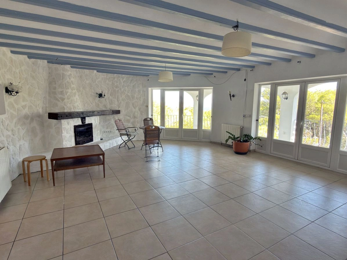Traditional Villa in Jávea with Spacious Plot and Mediterranean Views