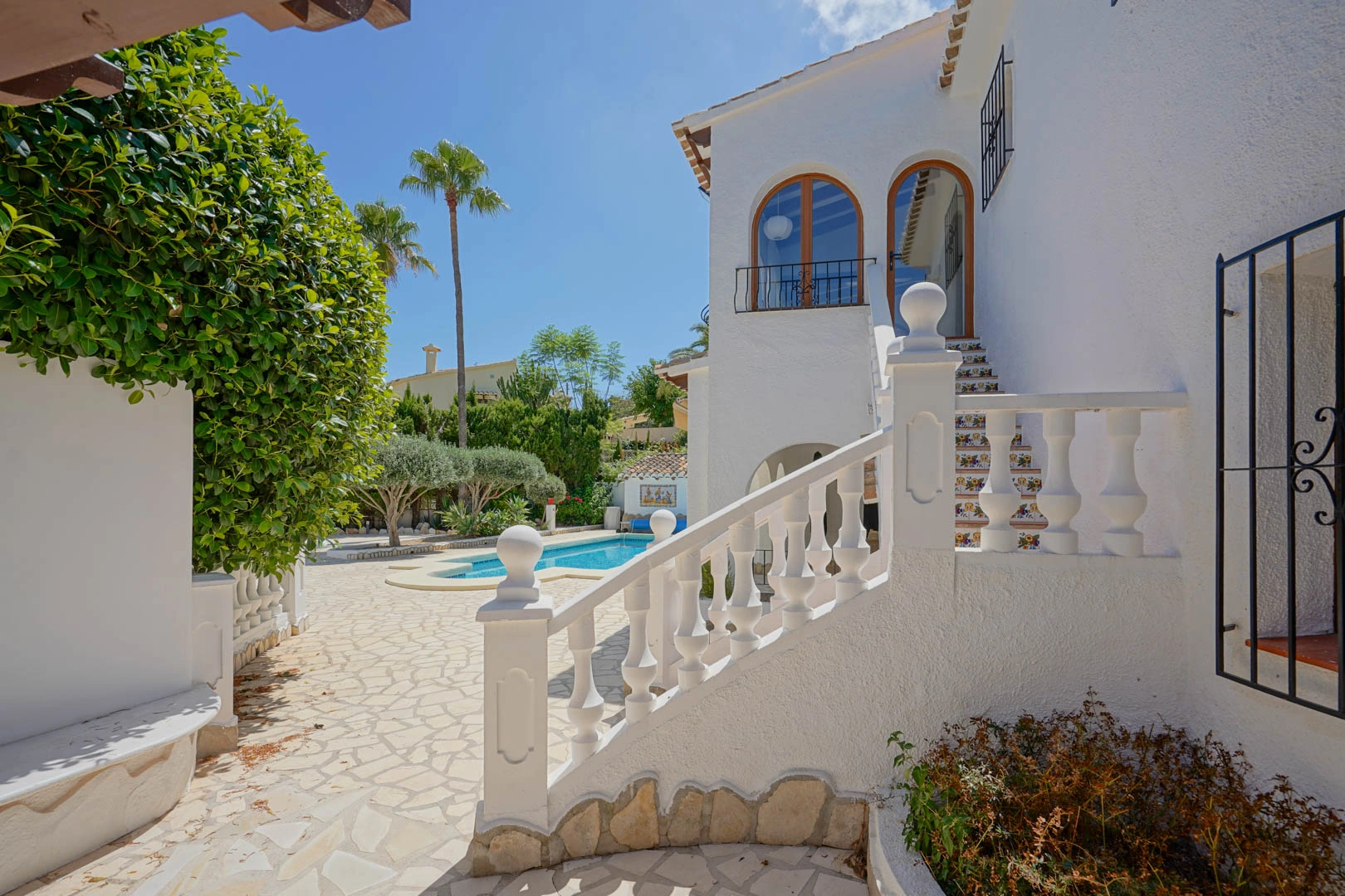 Exklusive renovierte mediterrane Villa mit 4 Schlafzimmern und Meerblick zum Verkauf in Moraira.