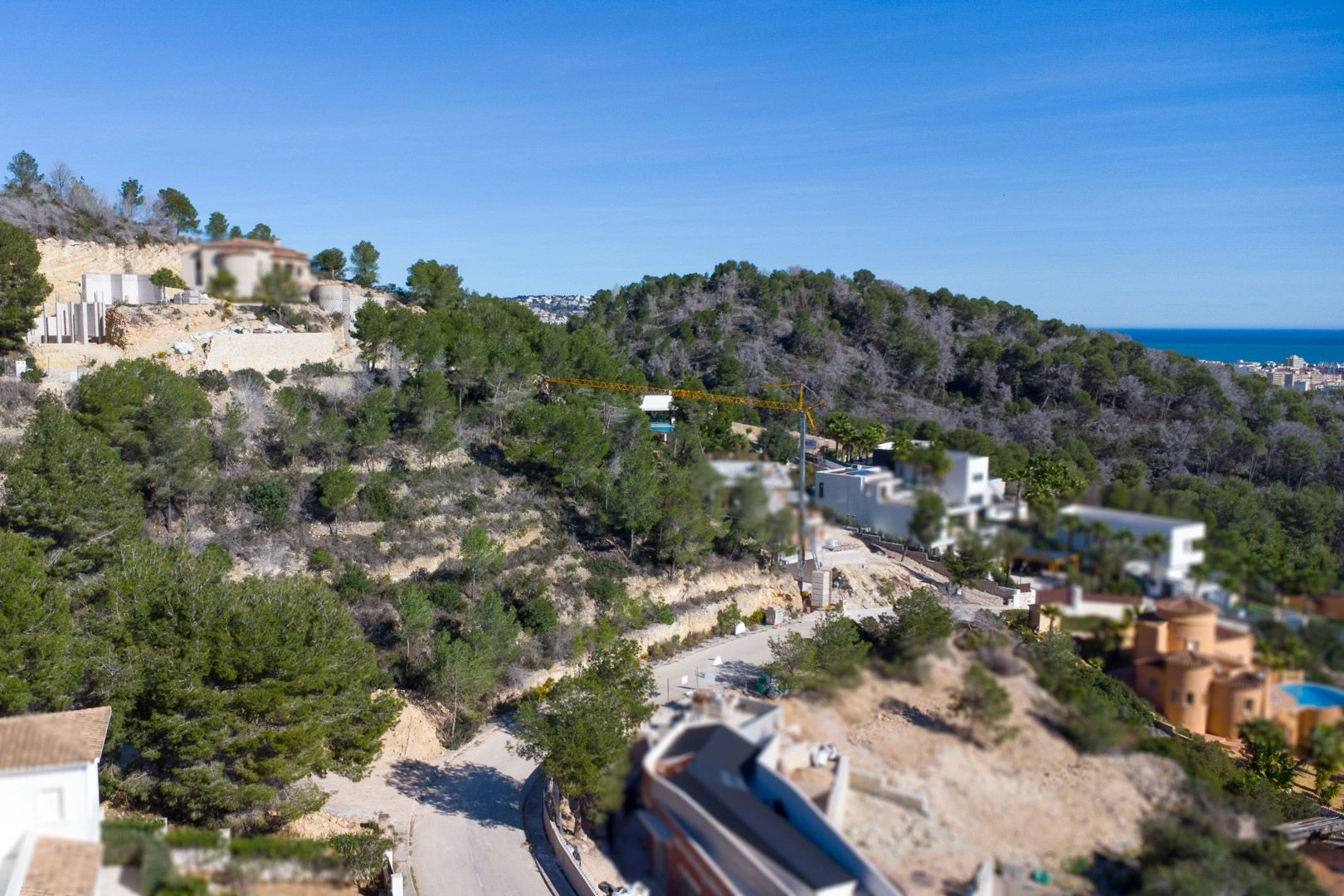 Terreno edificable con vistas al mar, libre de constructor, en venta en Jávea.