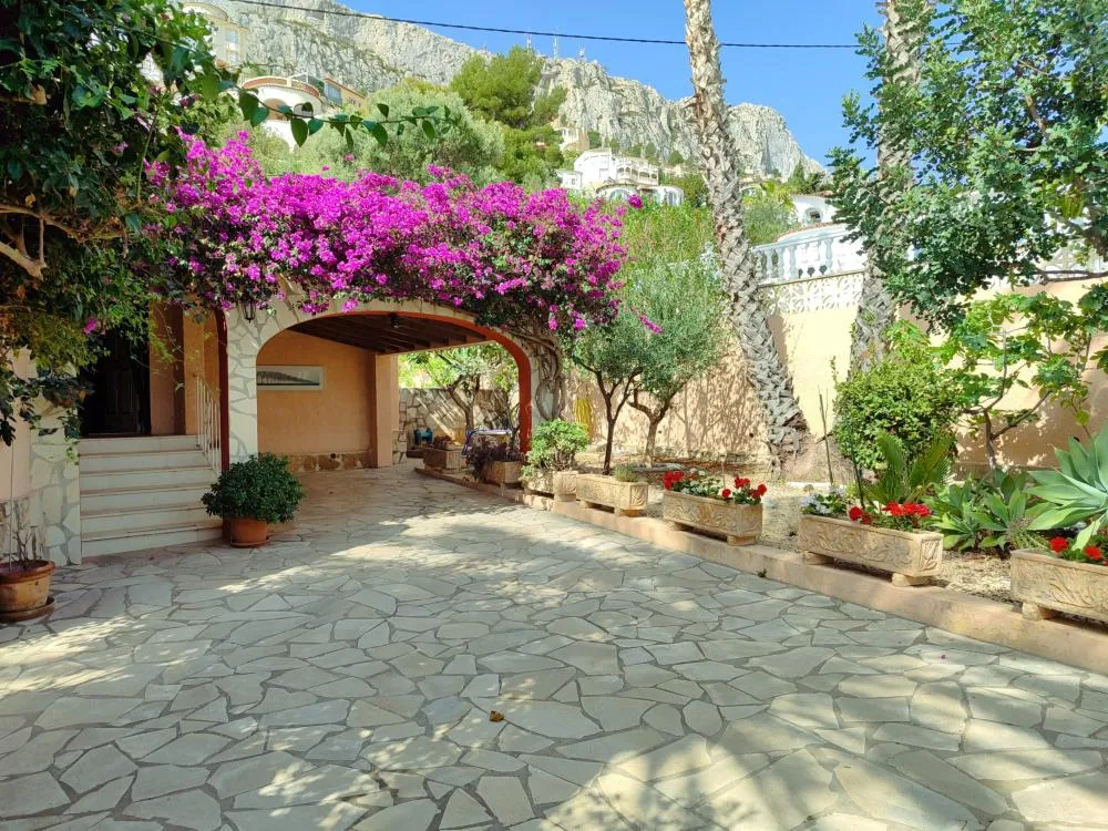 Charmante Villa auf einer Ebene in Calpe