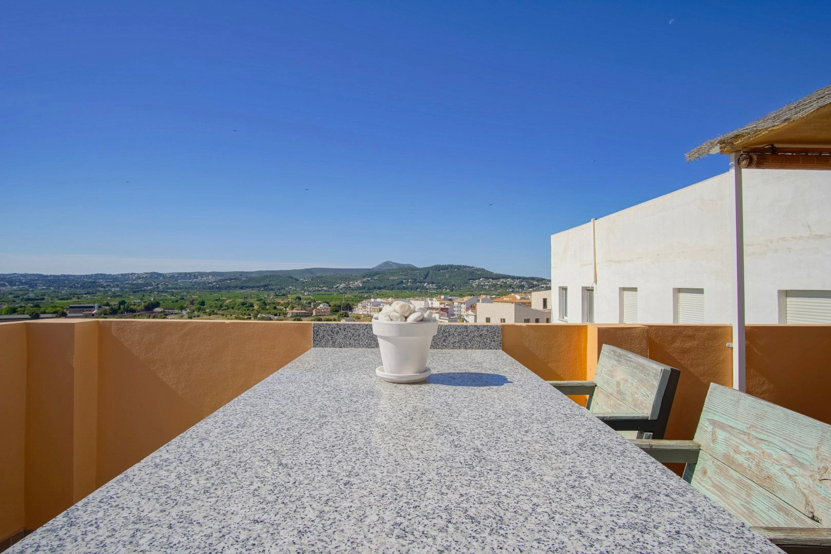Penthouse rénové avec vue sur la mer à vendre au centre de Jávea