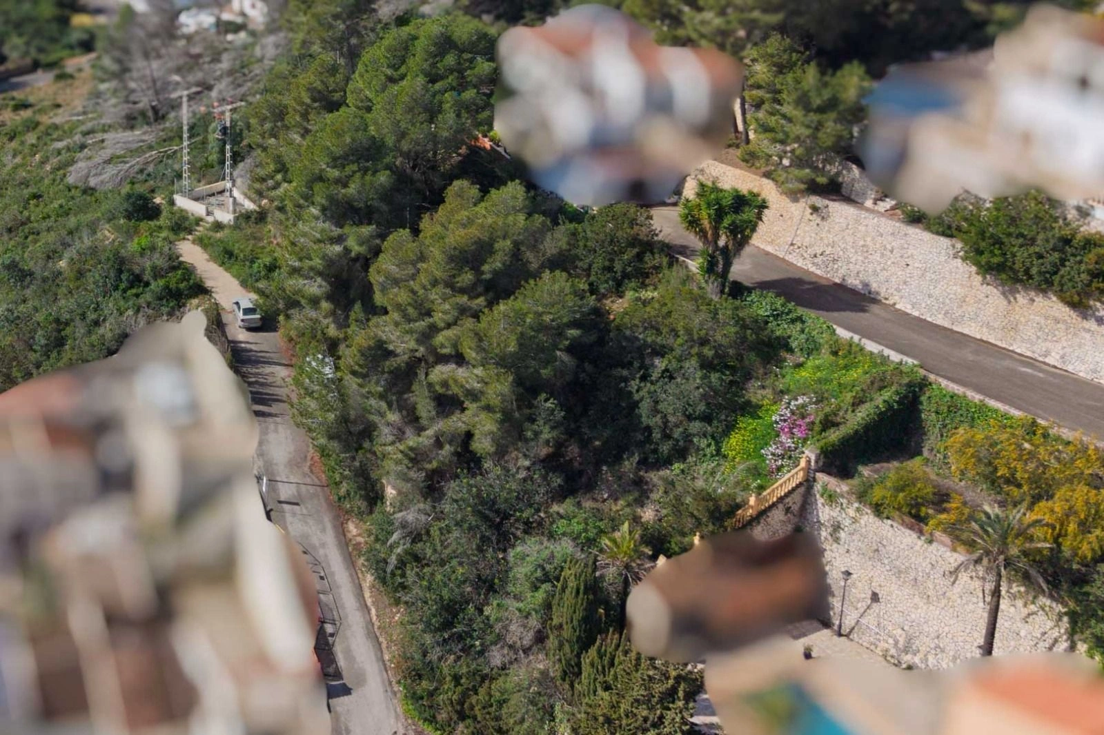Plot with sea views in Sol de Este, quiet location and great potential in Jávea.