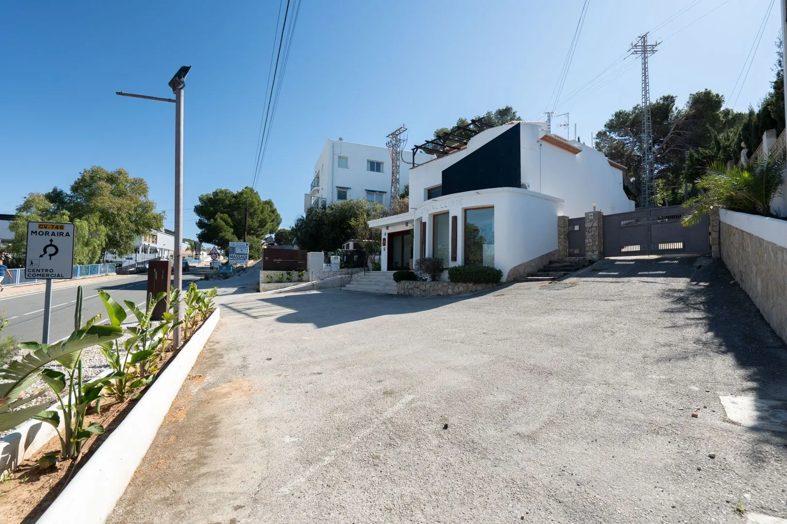 Locale commerciale esclusivo con abitazione in una posizione strategica tra Moraira e Benissa.