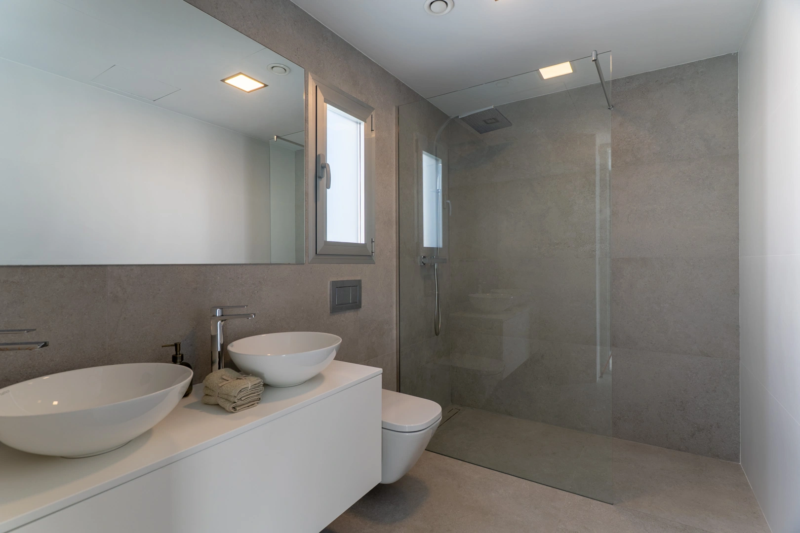 Villa moderna con piscina privada a la venta en Finestrat