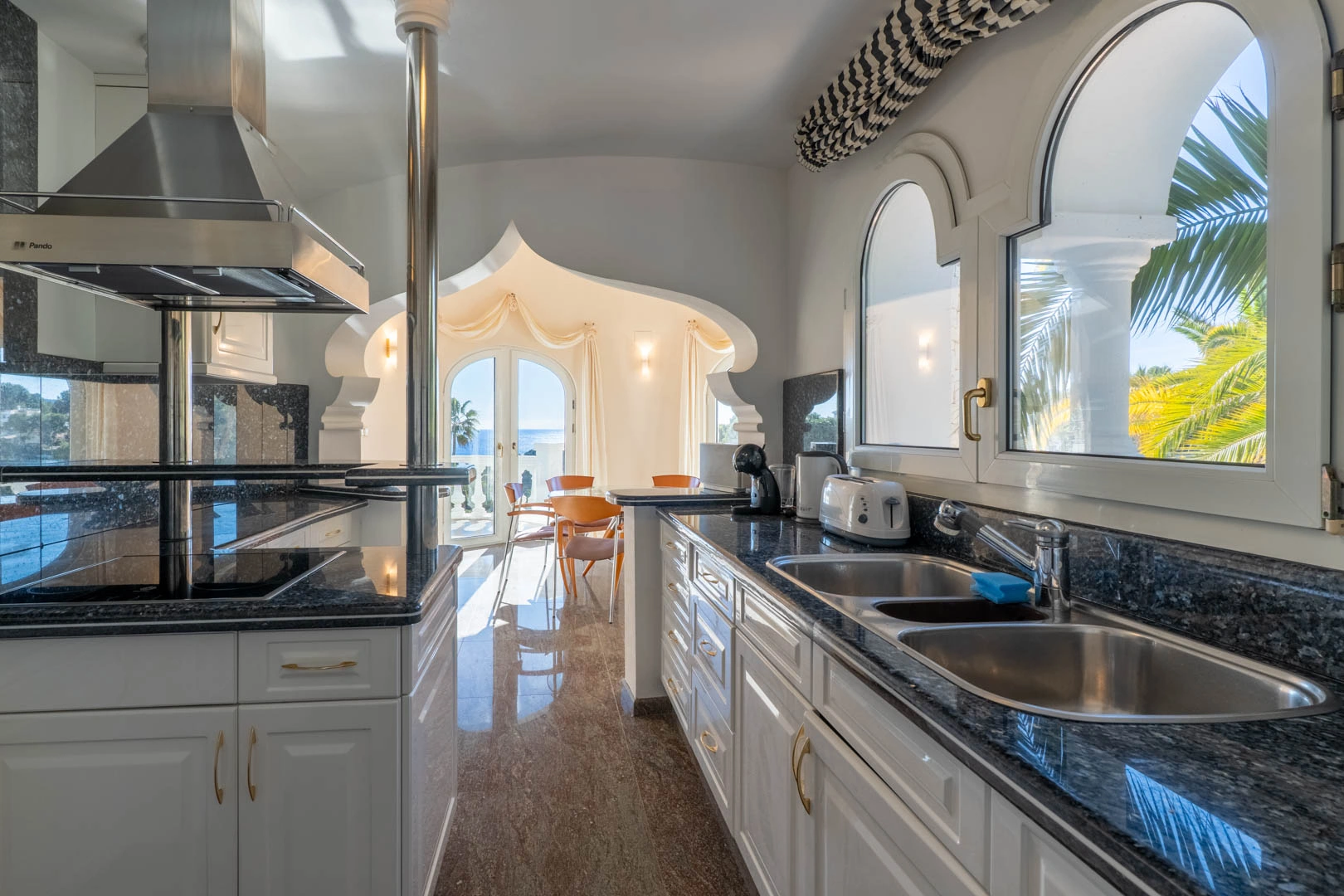 Mediterrane Villa mit Panoramablick auf das Meer zum Verkauf in Benissa.