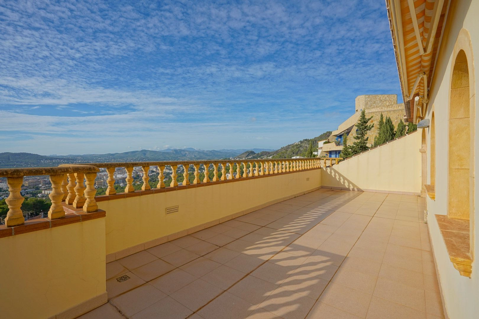 Villa met prachtig uitzicht op zee te koop in La Corona, Jávea